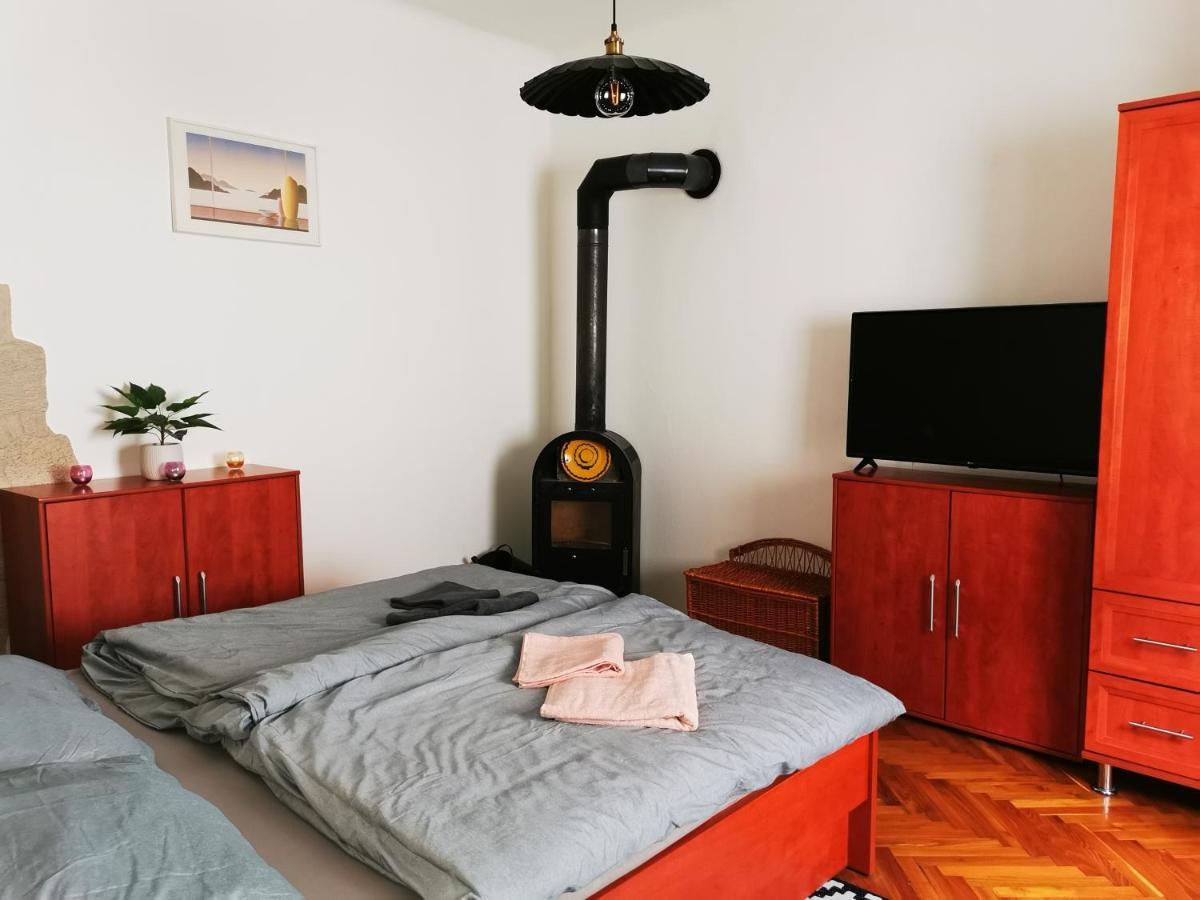 Lehel Apartman Кестели Екстериор снимка